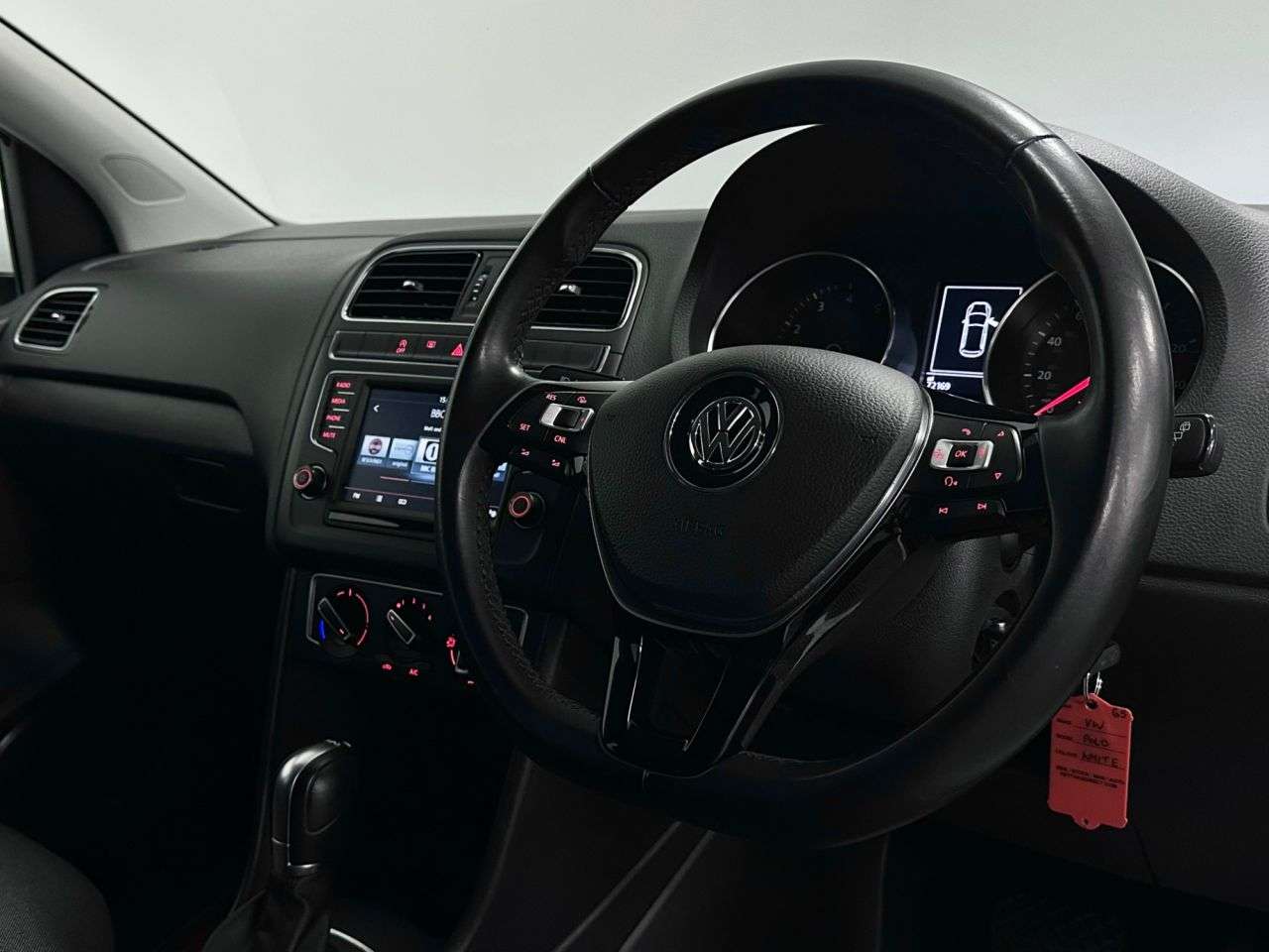 A 2015 VOLKSWAGEN POLO SEL 1.0 TSI DSG ( 110 bhp ) A 2015 VOLKSWAGEN POLO SEL 1.0 TSI DSG ( 110 bhp )