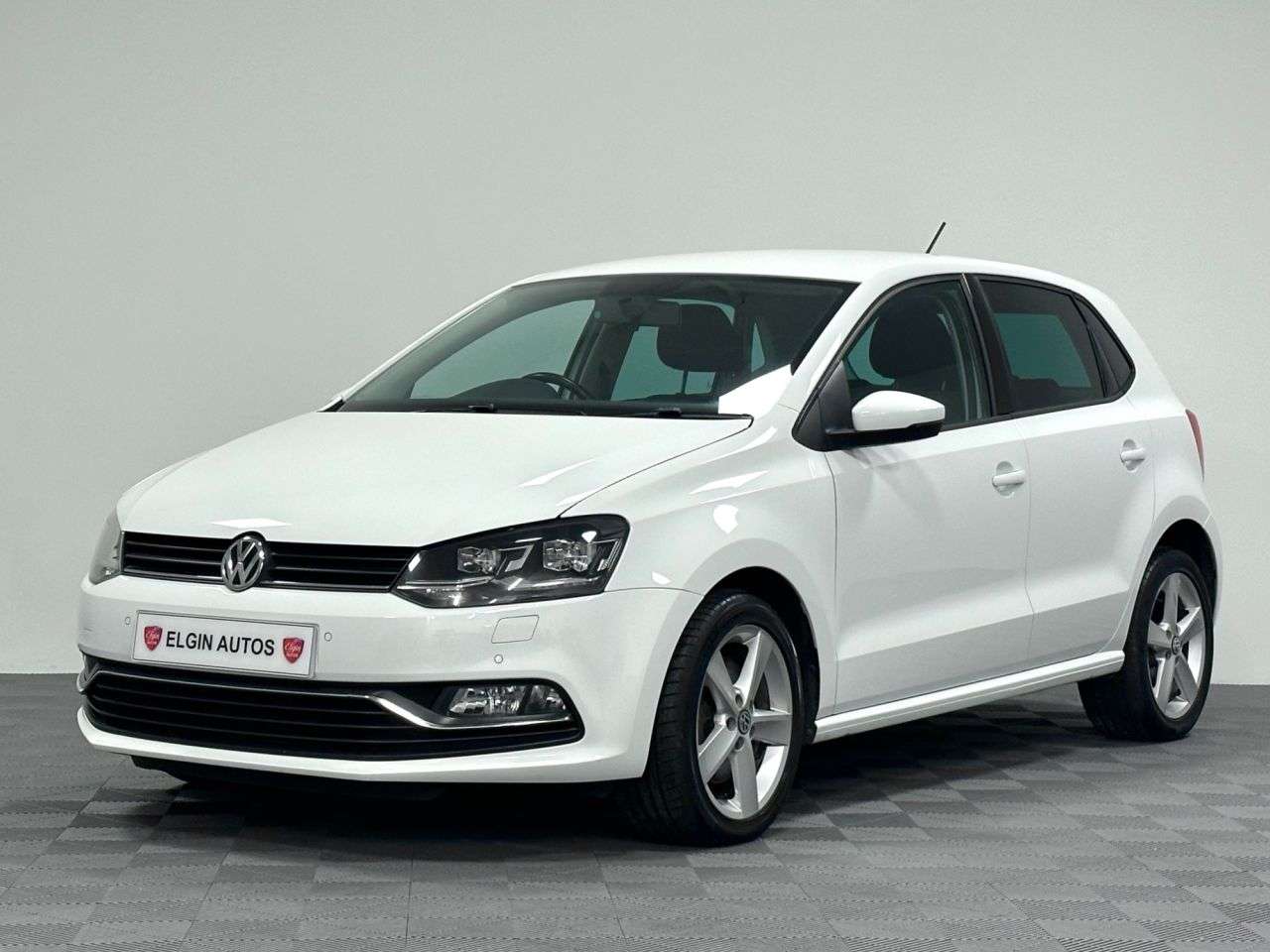 A 2015 VOLKSWAGEN POLO SEL 1.0 TSI DSG ( 110 bhp ) A 2015 VOLKSWAGEN POLO SEL 1.0 TSI DSG ( 110 bhp )