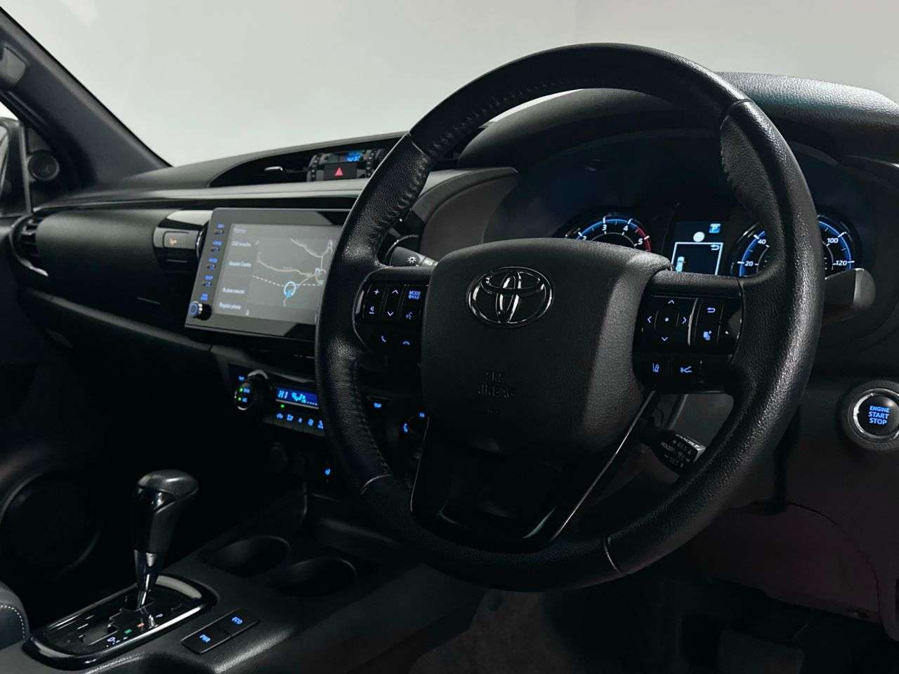 A 2022 TOYOTA HI-LUX Invincible X Double Cab 2.8 D-4D Auto ( 204 bhp ) A 2022 TOYOTA HI-LUX Invincible X Double Cab 2.8 D-4D Auto ( 204 bhp )