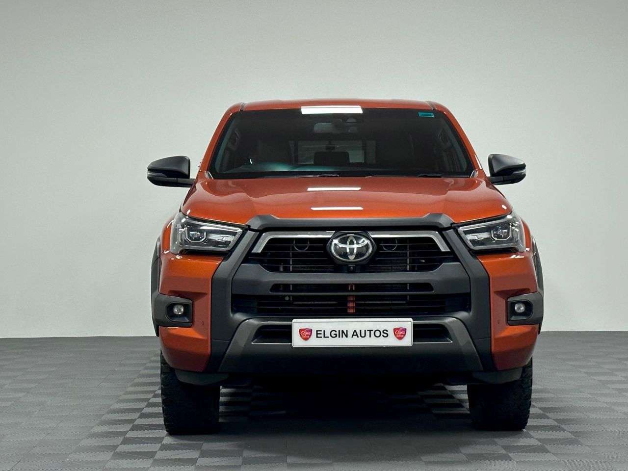 A 2022 TOYOTA HI-LUX Invincible X Double Cab 2.8 D-4D Auto ( 204 bhp ) A 2022 TOYOTA HI-LUX Invincible X Double Cab 2.8 D-4D Auto ( 204 bhp )