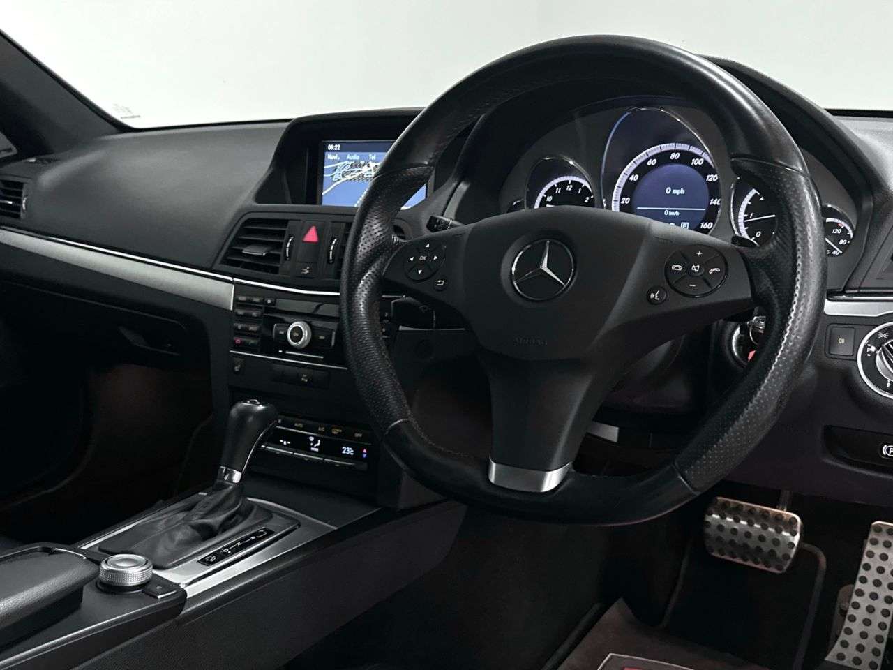 A 2011 MERCEDES-BENZ E-CLASS E350 BlueEfficiency Sport Coupe 3.0 V6 CDI Tip Auto ( 231 bhp ) A 2011 MERCEDES-BENZ E-CLASS E350 BlueEfficiency Sport Coupe 3.0 V6 CDI Tip Auto ( 231 bhp )