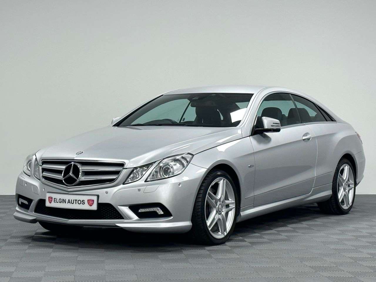 A 2011 MERCEDES-BENZ E-CLASS E350 BlueEfficiency Sport Coupe 3.0 V6 CDI Tip Auto ( 231 bhp ) A 2011 MERCEDES-BENZ E-CLASS E350 BlueEfficiency Sport Coupe 3.0 V6 CDI Tip Auto ( 231 bhp )