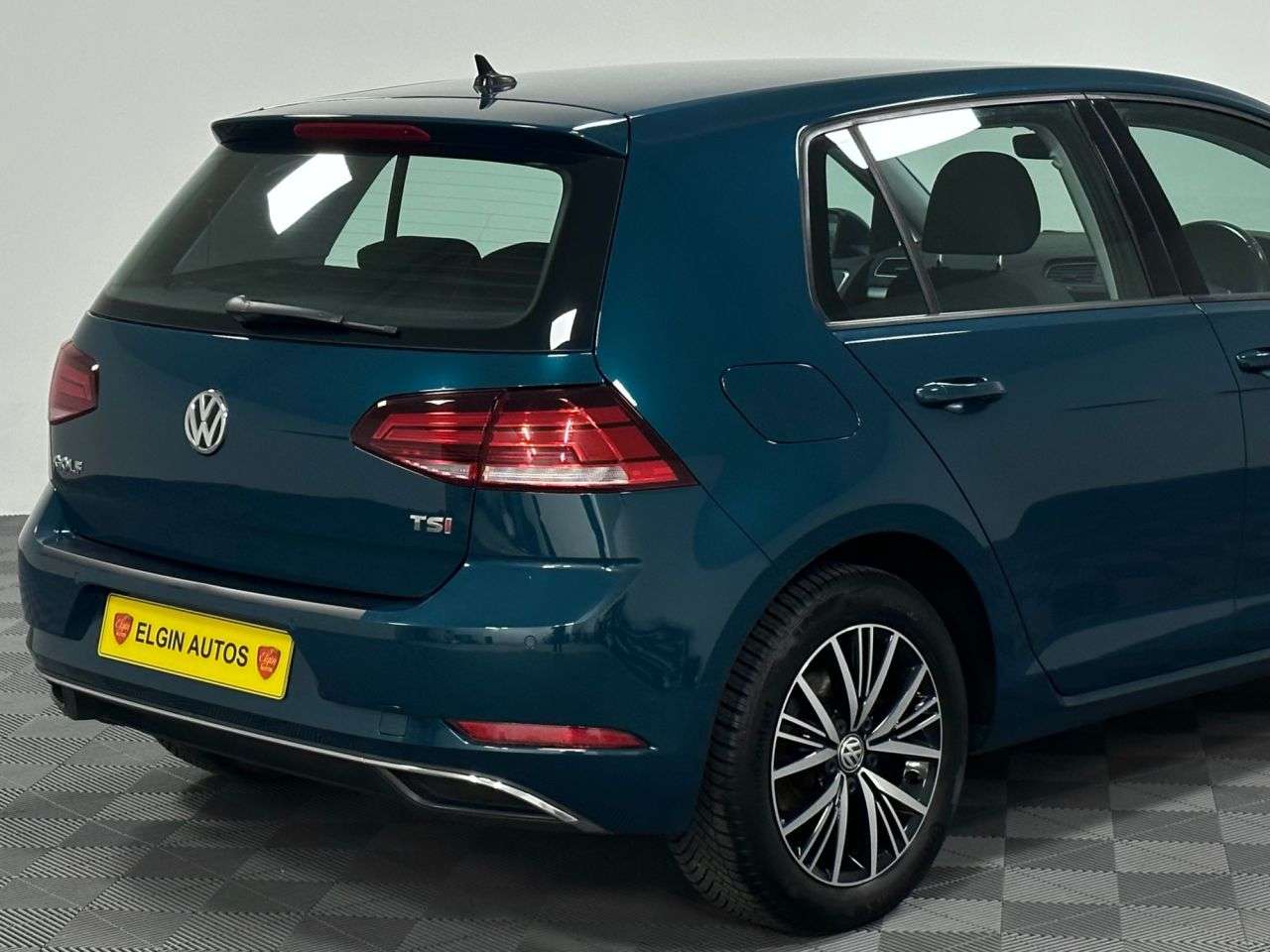 2017 VOLKSWAGEN GOLF 2017 VOLKSWAGEN GOLF