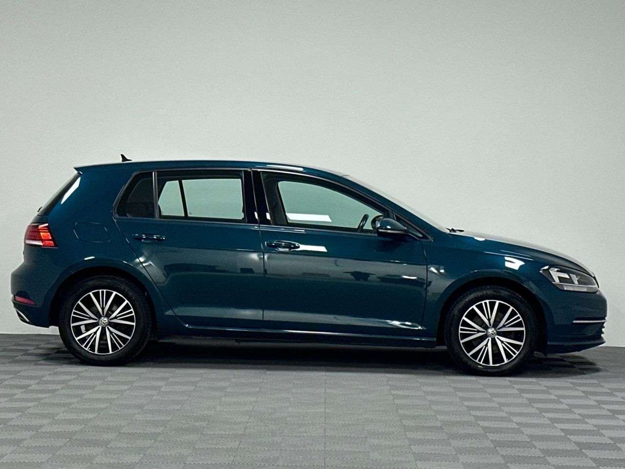 2017 VOLKSWAGEN GOLF 2017 VOLKSWAGEN GOLF