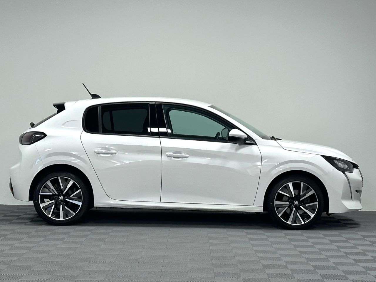 2021 PEUGEOT 208 2021 PEUGEOT 208