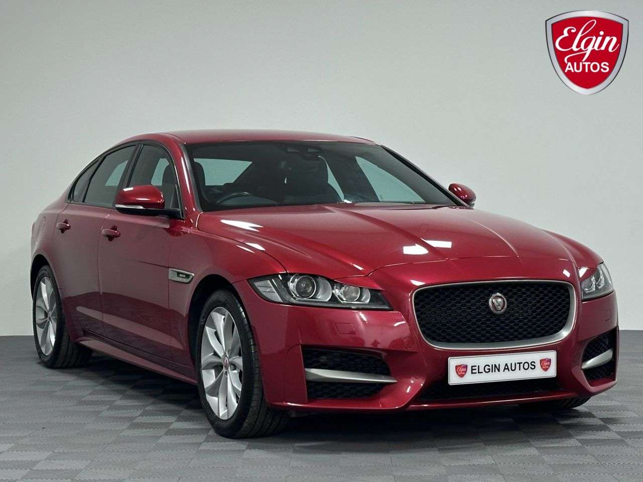 A 2017 JAGUAR XF R-Sport 2.0d Auto ( 180 bhp ) A 2017 JAGUAR XF R-Sport 2.0d Auto ( 180 bhp )