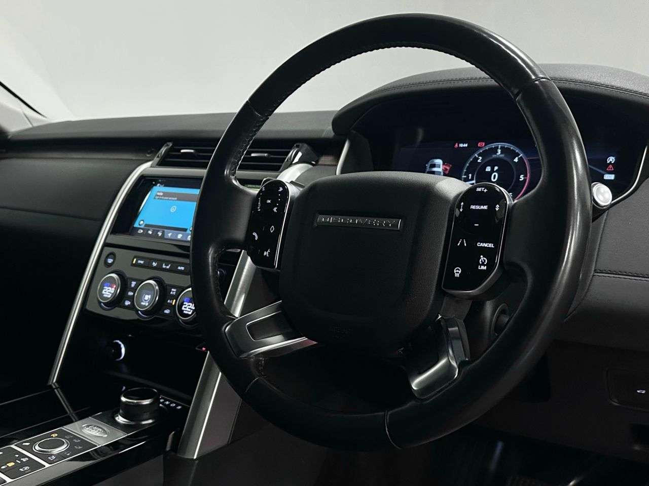 A 2018 LAND ROVER DISCOVERY HSE Commercial 3.0 SDV6 Auto ( 306 bhp ) A 2018 LAND ROVER DISCOVERY HSE Commercial 3.0 SDV6 Auto ( 306 bhp )