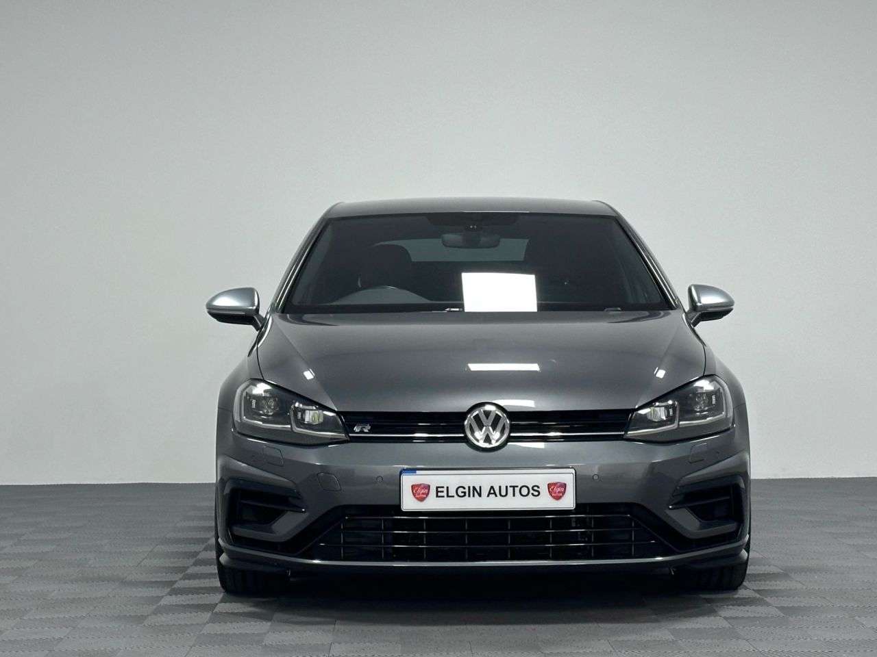 A 2017 VOLKSWAGEN GOLF R 4Motion 2.0 TSI DSG ( 310 bhp ) A 2017 VOLKSWAGEN GOLF R 4Motion 2.0 TSI DSG ( 310 bhp )