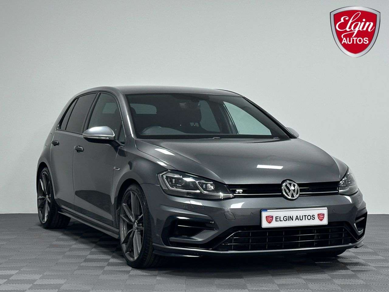 A 2017 VOLKSWAGEN GOLF R 4Motion 2.0 TSI DSG ( 310 bhp ) A 2017 VOLKSWAGEN GOLF R 4Motion 2.0 TSI DSG ( 310 bhp )