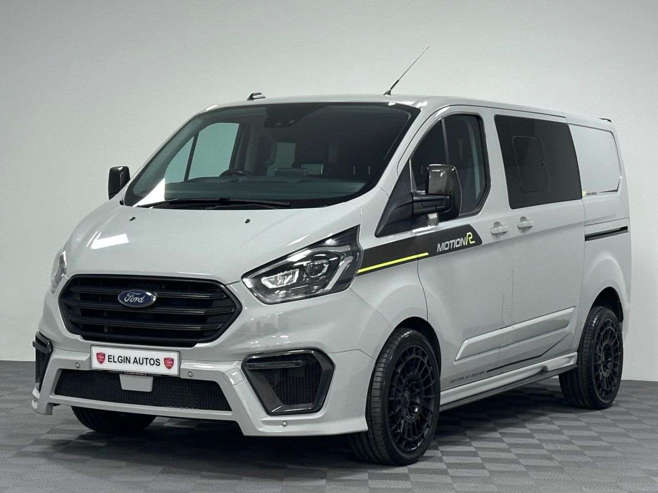 A 2021 FORD TRANSIT CUSTOM 320 Motion R Limited Edition SP1 Double Cab L1H1 2.0 EcoBlue Auto ( 185 bhp A 2021 FORD TRANSIT CUSTOM 320 Motion R Limited Edition SP1 Double Cab L1H1 2.0 EcoBlue Auto ( 185 bhp