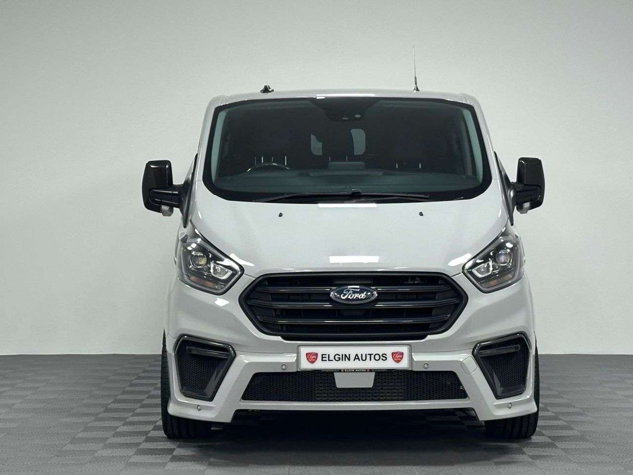 A 2021 FORD TRANSIT CUSTOM 320 Motion R Limited Edition SP1 Double Cab L1H1 2.0 EcoBlue Auto ( 185 bhp A 2021 FORD TRANSIT CUSTOM 320 Motion R Limited Edition SP1 Double Cab L1H1 2.0 EcoBlue Auto ( 185 bhp
