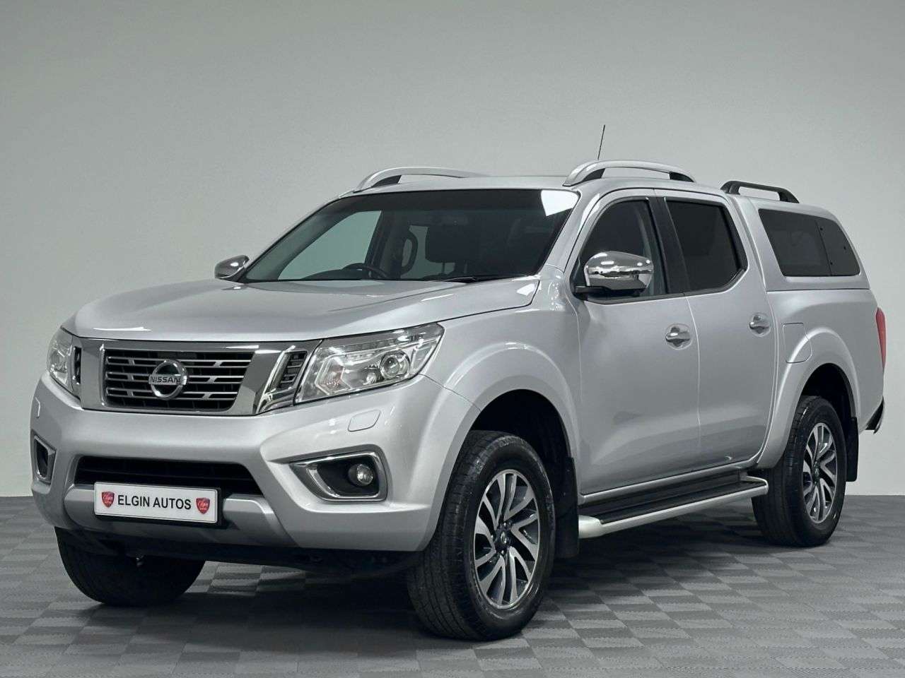 A 2017 NISSAN NAVARA Tekna Double Cab 2.3 dCi ( 190 bhp ) A 2017 NISSAN NAVARA Tekna Double Cab 2.3 dCi ( 190 bhp )