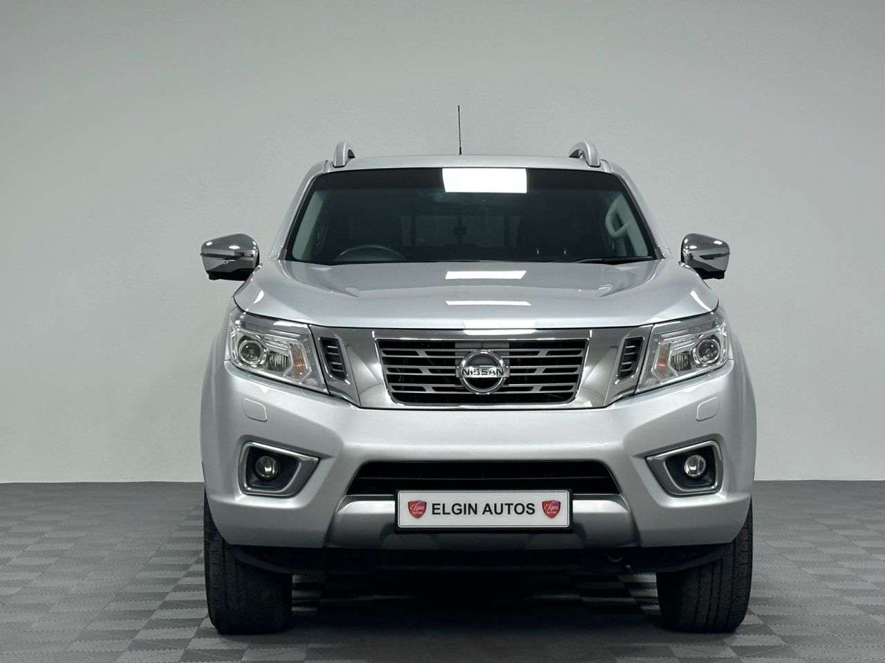 A 2017 NISSAN NAVARA Tekna Double Cab 2.3 dCi ( 190 bhp ) A 2017 NISSAN NAVARA Tekna Double Cab 2.3 dCi ( 190 bhp )