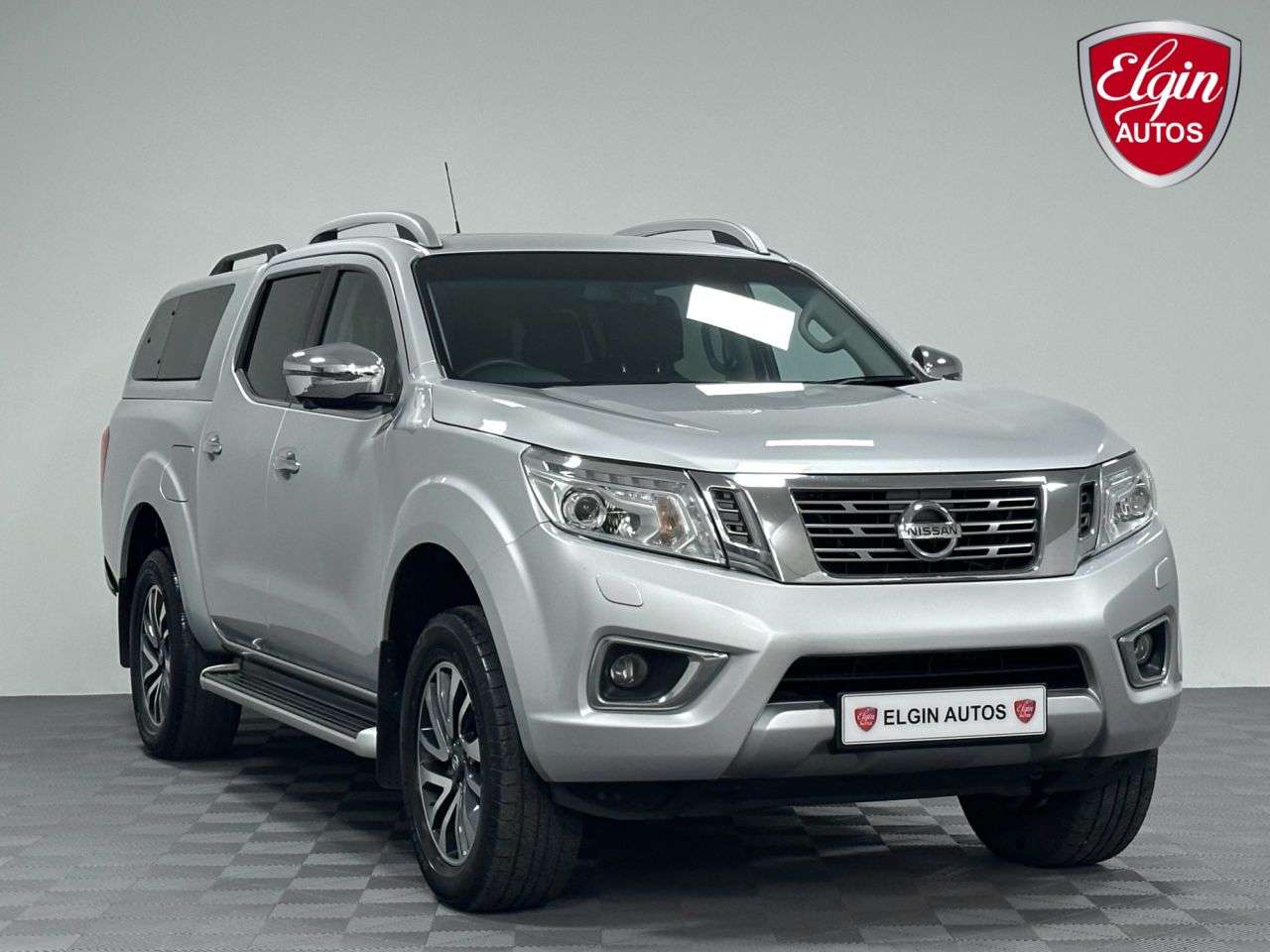 A 2017 NISSAN NAVARA Tekna Double Cab 2.3 dCi ( 190 bhp ) A 2017 NISSAN NAVARA Tekna Double Cab 2.3 dCi ( 190 bhp )