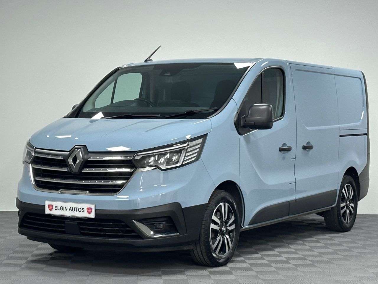 A 2022 RENAULT TRAFIC SL28 Sport+ Panel Van L1H1 2.0 dCi ( 150 bhp ) A 2022 RENAULT TRAFIC SL28 Sport+ Panel Van L1H1 2.0 dCi ( 150 bhp )