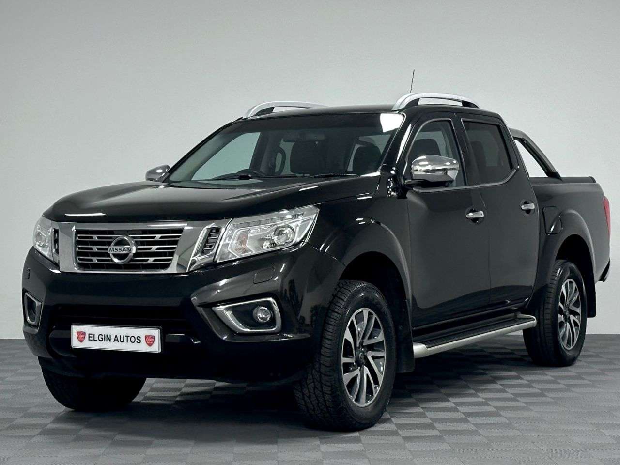 A 2017 NISSAN NAVARA Tekna Double Cab 2.3 dCi ( 190 bhp ) A 2017 NISSAN NAVARA Tekna Double Cab 2.3 dCi ( 190 bhp )