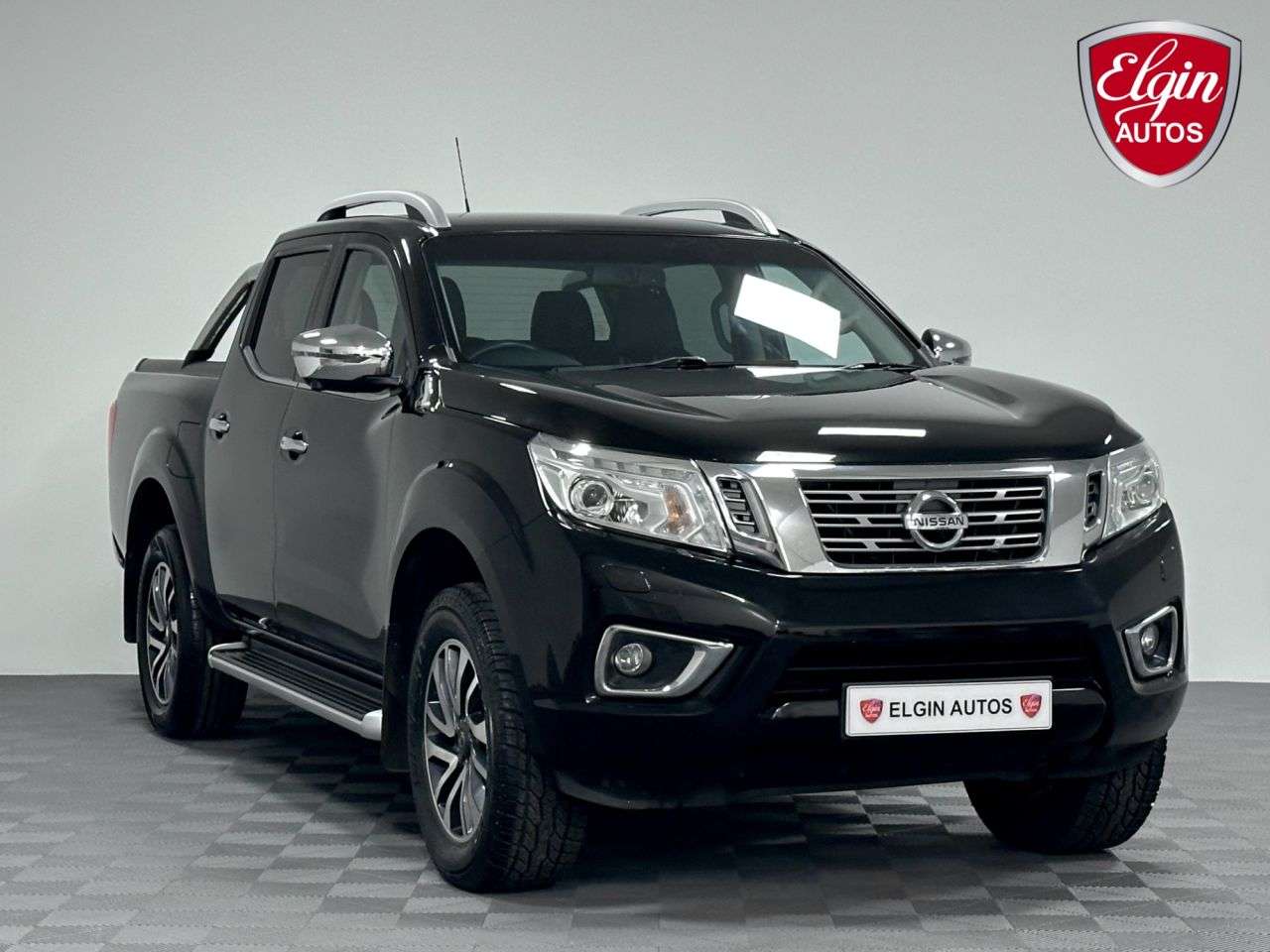 A 2017 NISSAN NAVARA Tekna Double Cab 2.3 dCi ( 190 bhp ) A 2017 NISSAN NAVARA Tekna Double Cab 2.3 dCi ( 190 bhp )