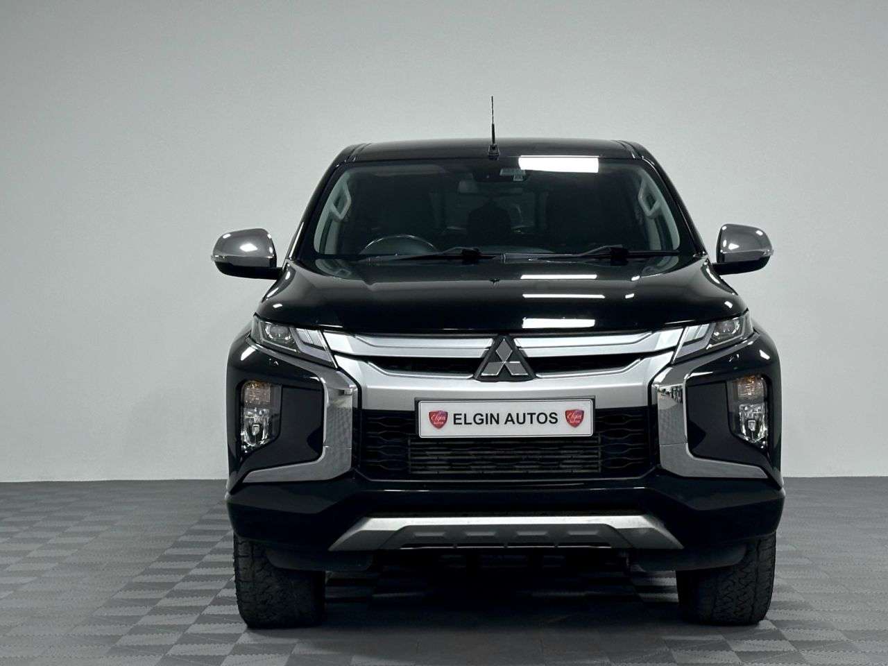 A 2019 MITSUBISHI L200 Warrior Double Cab 2.2 DI-D Auto ( 150 bhp ) A 2019 MITSUBISHI L200 Warrior Double Cab 2.2 DI-D Auto ( 150 bhp )