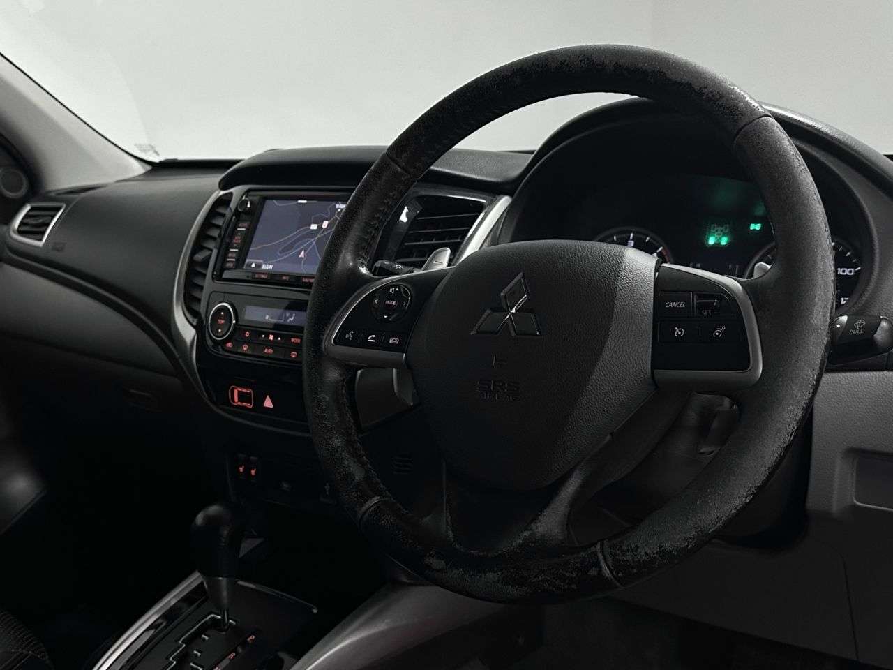 A 2015 MITSUBISHI L200 Warrior Double Cab 2.4 DI-D Auto ( 178 bhp ) A 2015 MITSUBISHI L200 Warrior Double Cab 2.4 DI-D Auto ( 178 bhp )