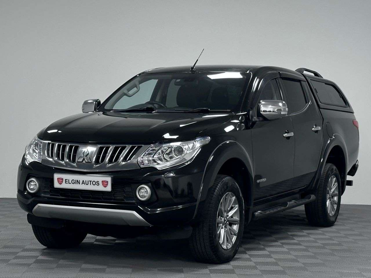 A 2015 MITSUBISHI L200 Warrior Double Cab 2.4 DI-D Auto ( 178 bhp ) A 2015 MITSUBISHI L200 Warrior Double Cab 2.4 DI-D Auto ( 178 bhp )