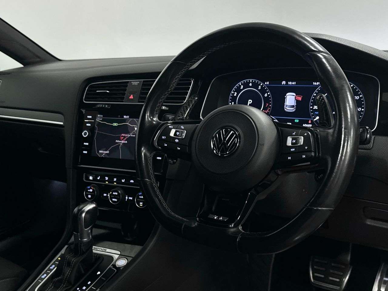 A 2019 VOLKSWAGEN GOLF R 4Motion 2.0 TSI DSG ( 300 bhp ) A 2019 VOLKSWAGEN GOLF R 4Motion 2.0 TSI DSG ( 300 bhp )