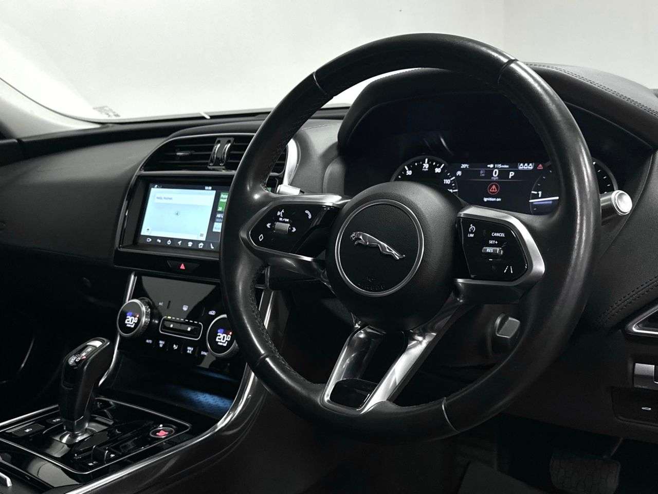 A 2020 JAGUAR XE D180 S 2.0d Auto ( 180 bhp ) A 2020 JAGUAR XE D180 S 2.0d Auto ( 180 bhp )