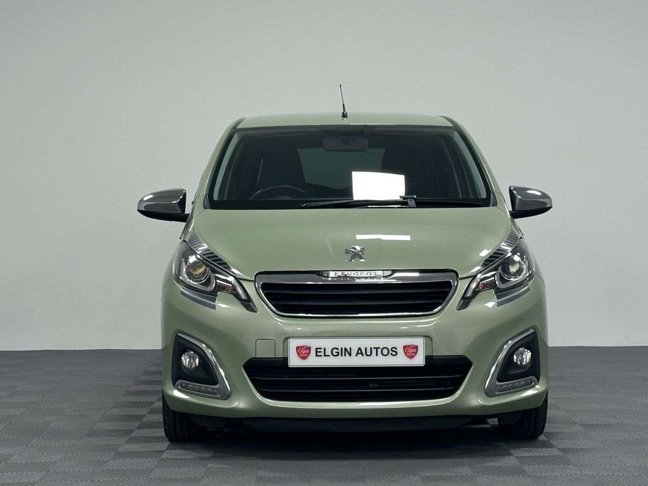 A 2020 PEUGEOT 108 Collection 1.0 ( 72 bhp ) A 2020 PEUGEOT 108 Collection 1.0 ( 72 bhp )