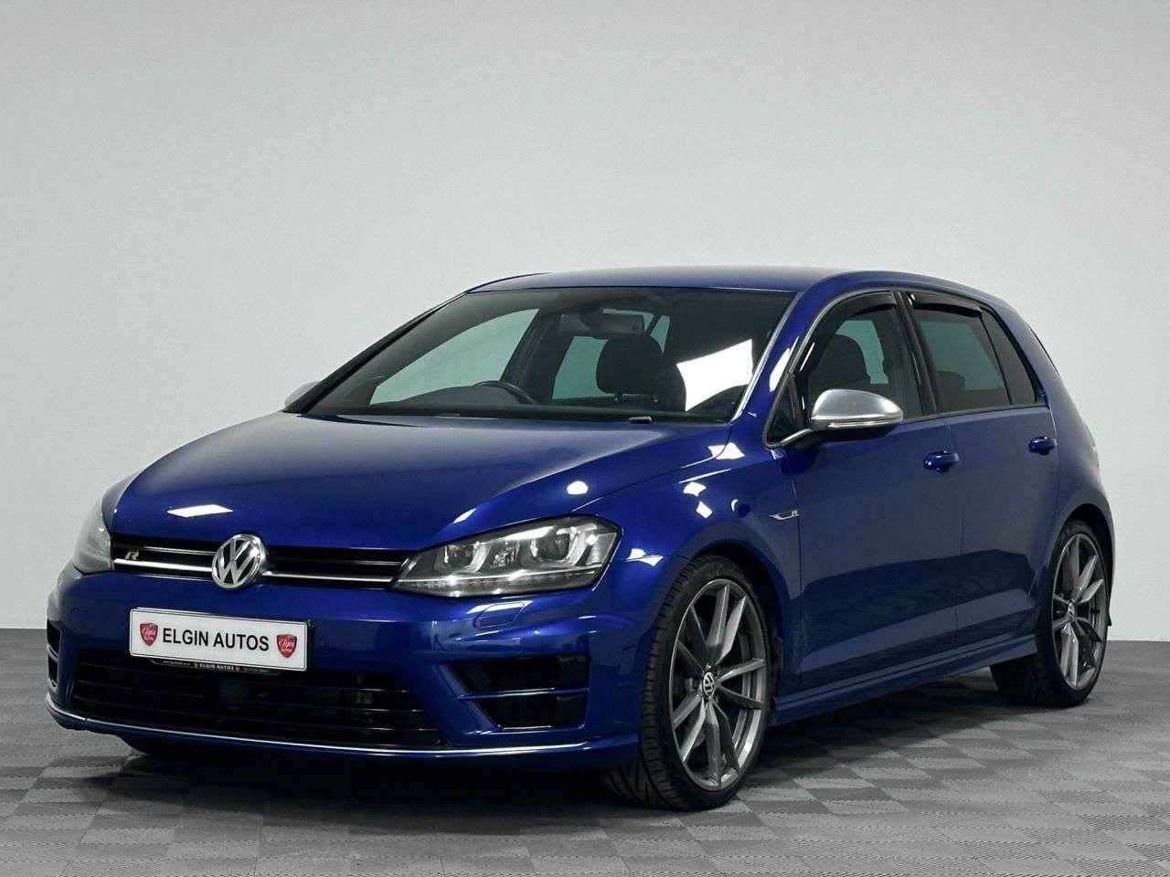 A 2016 VOLKSWAGEN GOLF R 4Motion 2.0 TSI DSG ( 300 bhp ) A 2016 VOLKSWAGEN GOLF R 4Motion 2.0 TSI DSG ( 300 bhp )