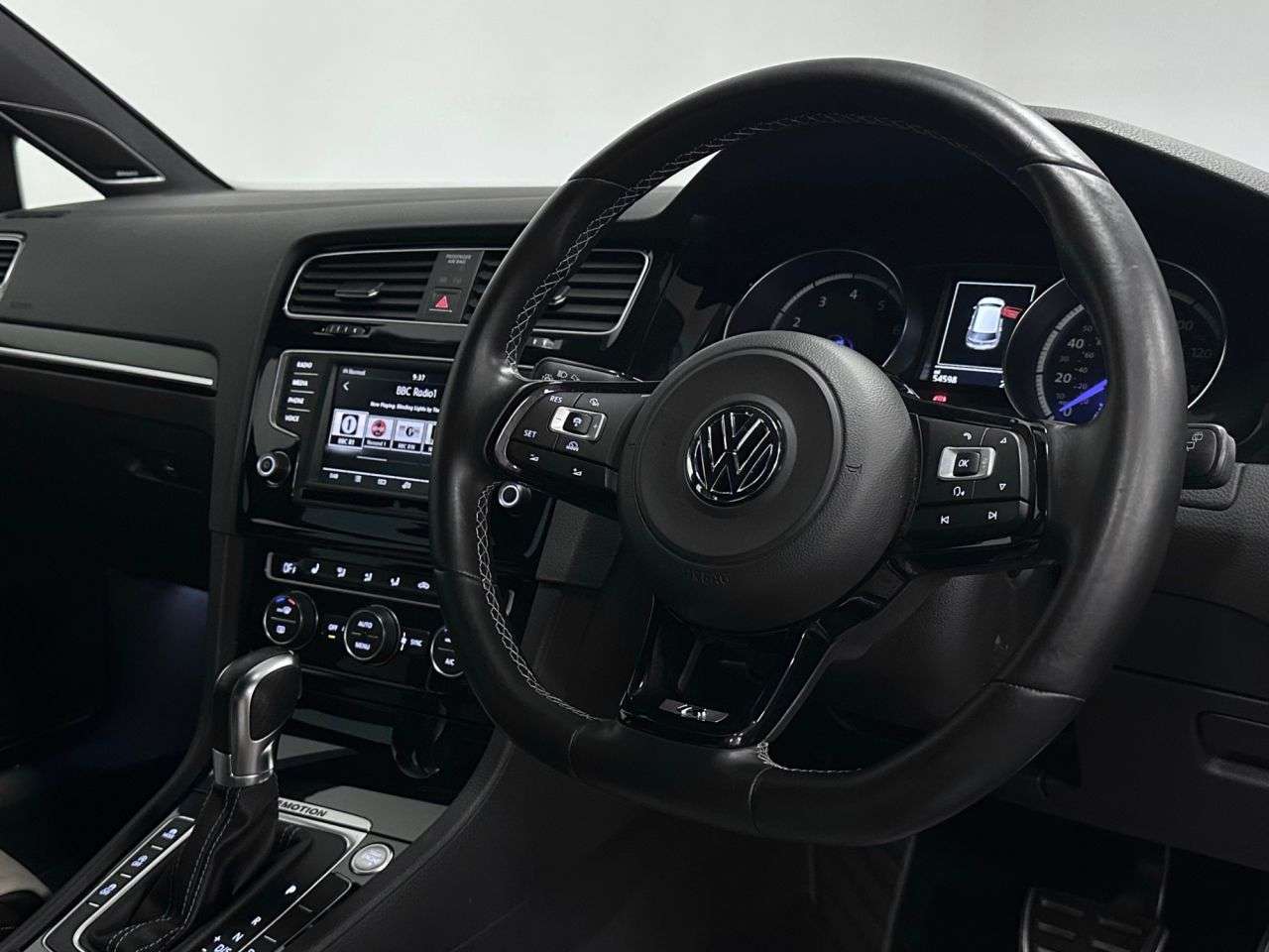 A 2016 VOLKSWAGEN GOLF R 4Motion 2.0 TSI DSG ( 300 bhp ) A 2016 VOLKSWAGEN GOLF R 4Motion 2.0 TSI DSG ( 300 bhp )