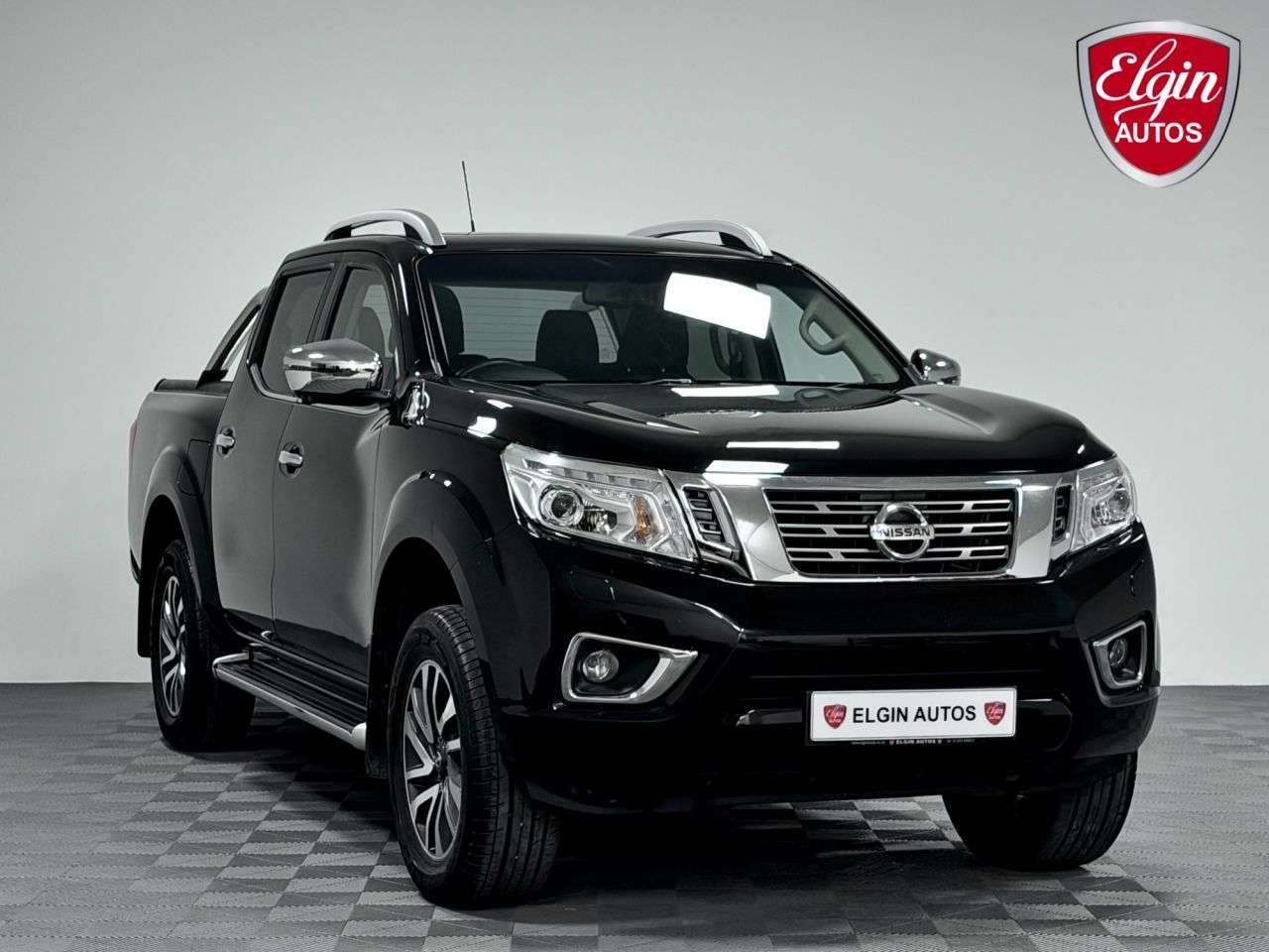 A 2017 NISSAN NAVARA Tekna Double Cab 2.3 dCi ( 190 bhp ) A 2017 NISSAN NAVARA Tekna Double Cab 2.3 dCi ( 190 bhp )