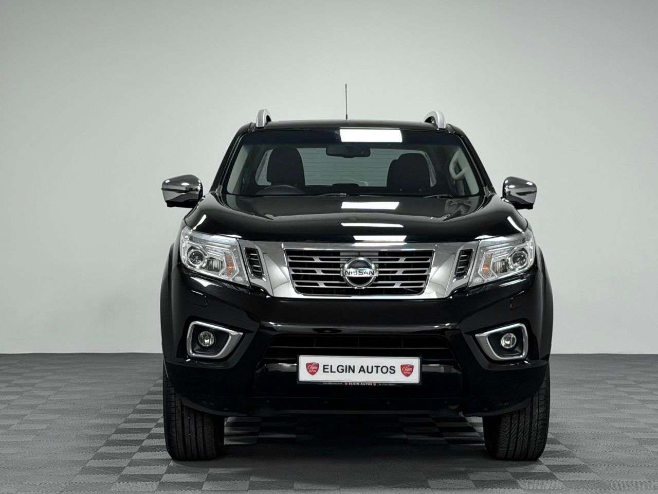 A 2017 NISSAN NAVARA Tekna Double Cab 2.3 dCi ( 190 bhp ) A 2017 NISSAN NAVARA Tekna Double Cab 2.3 dCi ( 190 bhp )