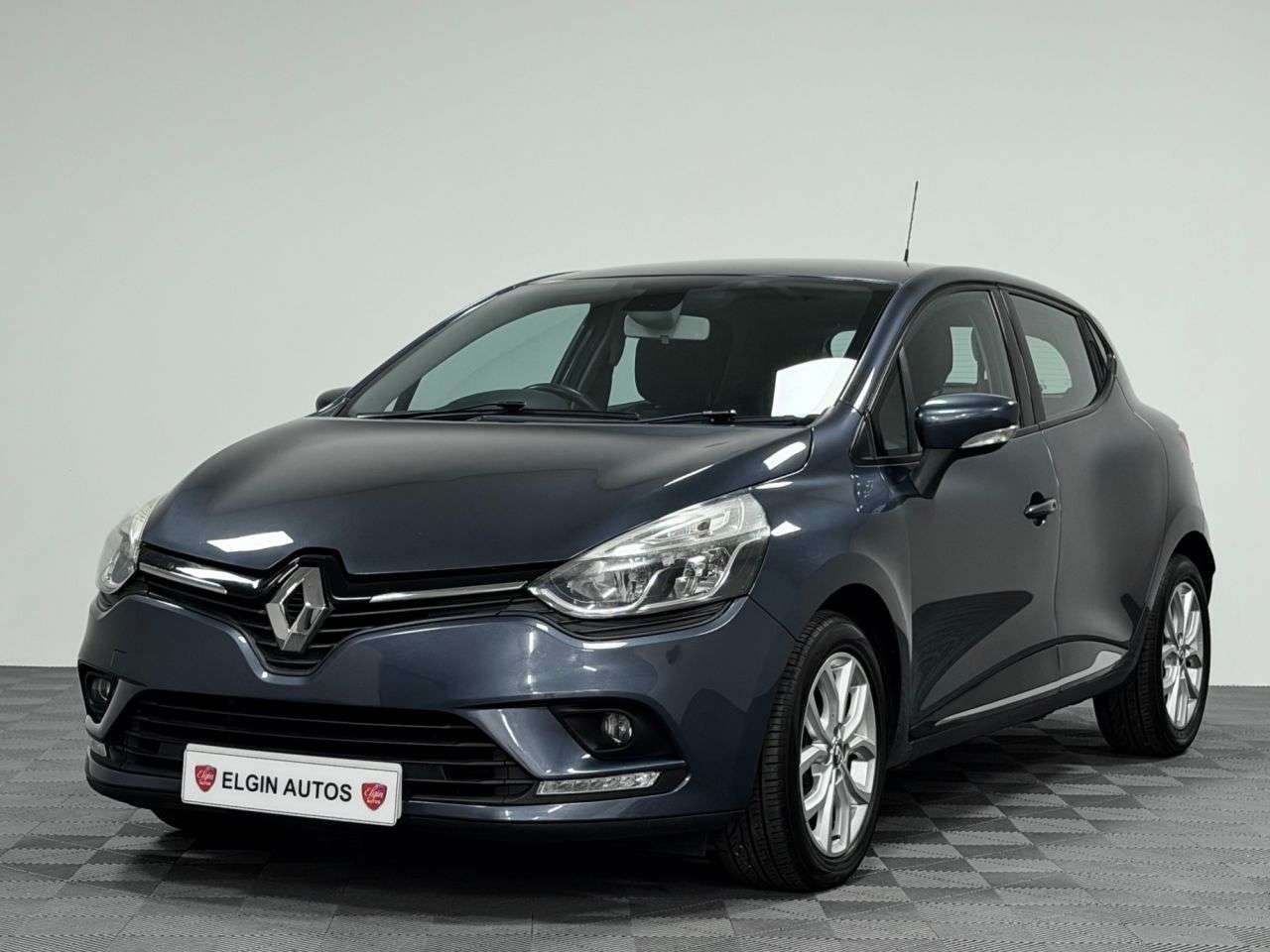 A 2017 RENAULT CLIO Dynamique Nav 1.2 16V ( 75 bhp ) A 2017 RENAULT CLIO Dynamique Nav 1.2 16V ( 75 bhp )