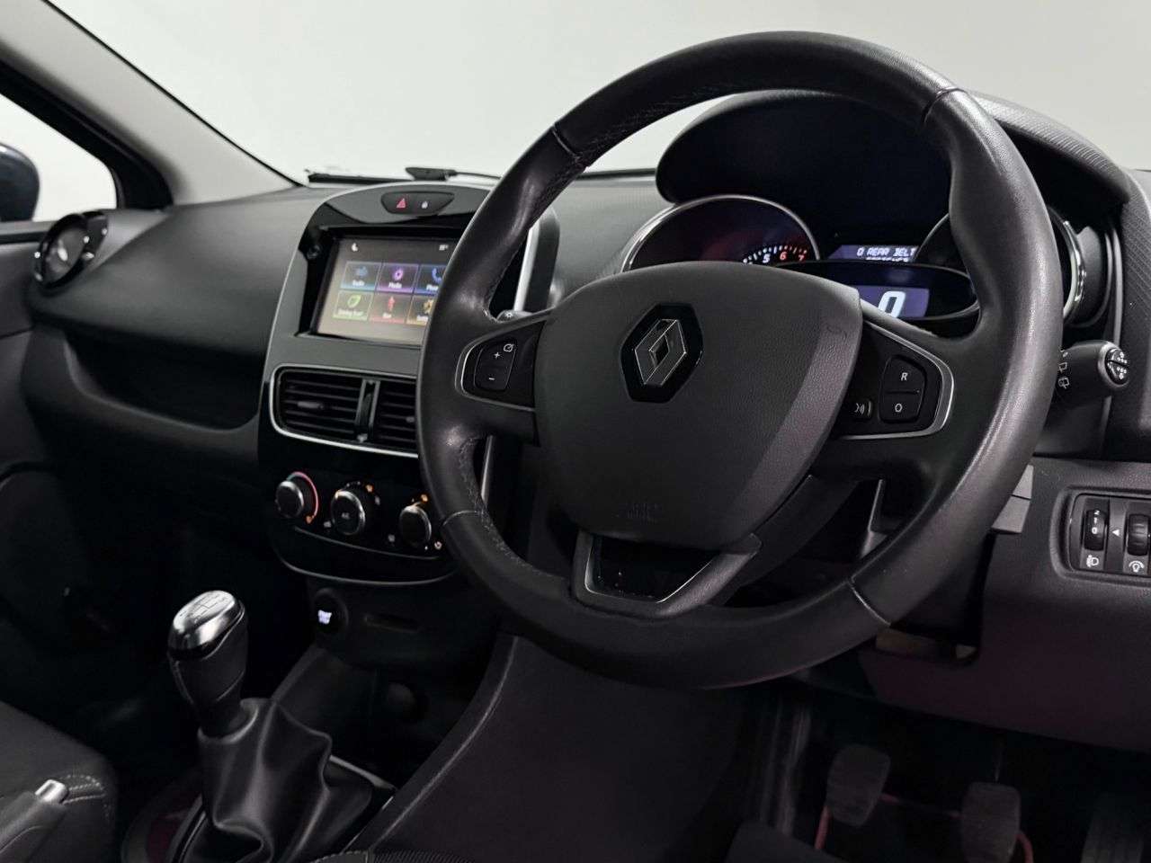 A 2017 RENAULT CLIO Dynamique Nav 1.2 16V ( 75 bhp ) A 2017 RENAULT CLIO Dynamique Nav 1.2 16V ( 75 bhp )