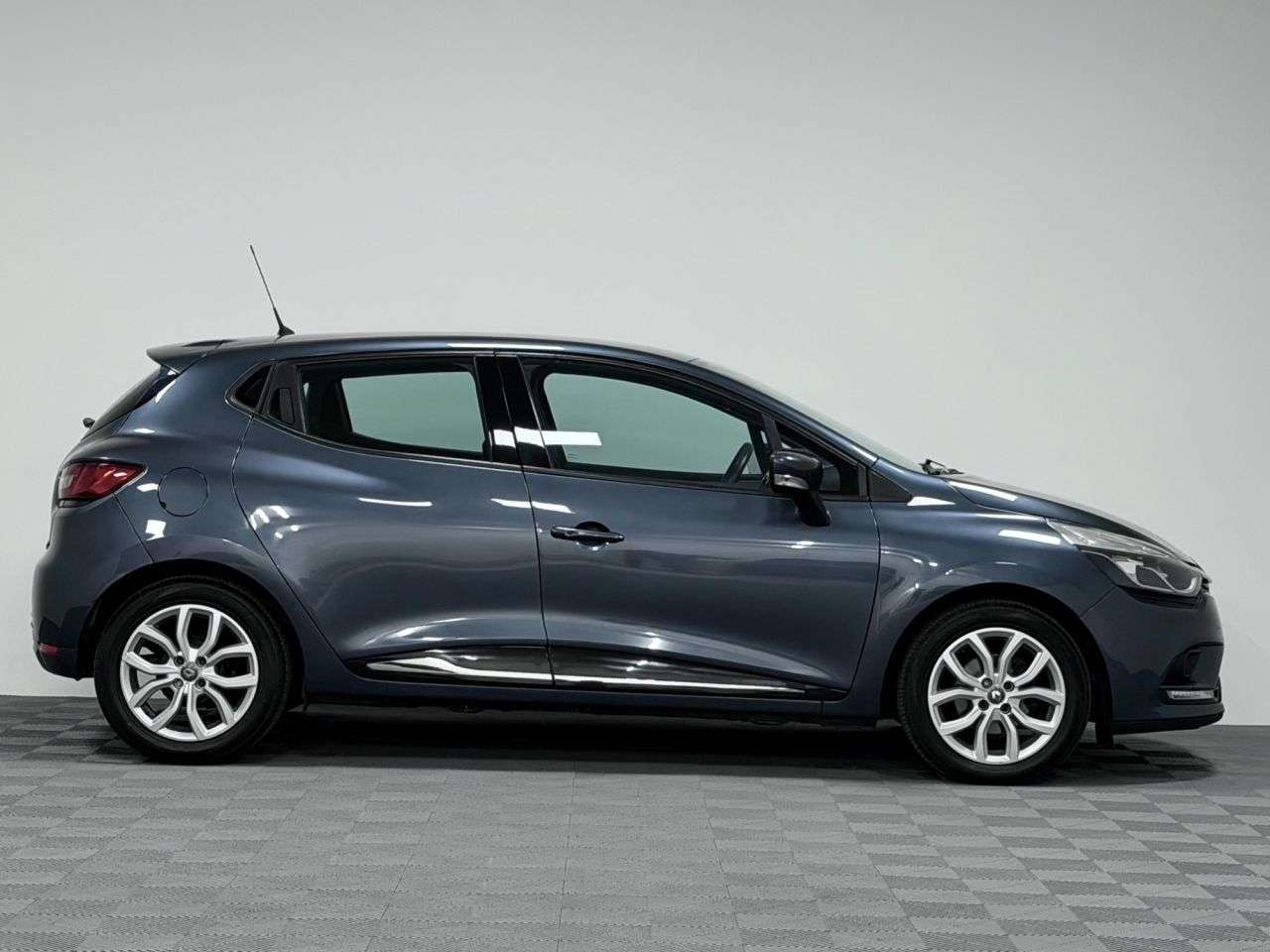 2017 RENAULT CLIO 2017 RENAULT CLIO