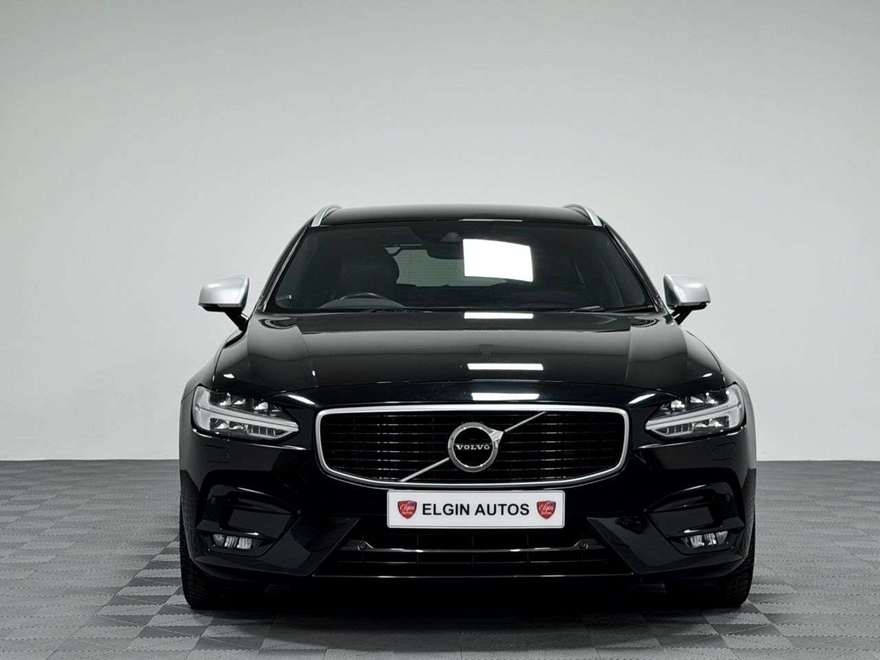 A 2017 VOLVO V90 R-Design AWD 2.0 D5 PowerPulse Auto ( 235 bhp ) A 2017 VOLVO V90 R-Design AWD 2.0 D5 PowerPulse Auto ( 235 bhp )