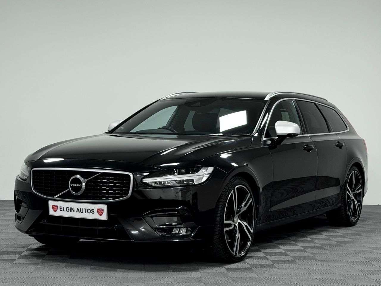 A 2017 VOLVO V90 R-Design AWD 2.0 D5 PowerPulse Auto ( 235 bhp ) A 2017 VOLVO V90 R-Design AWD 2.0 D5 PowerPulse Auto ( 235 bhp )
