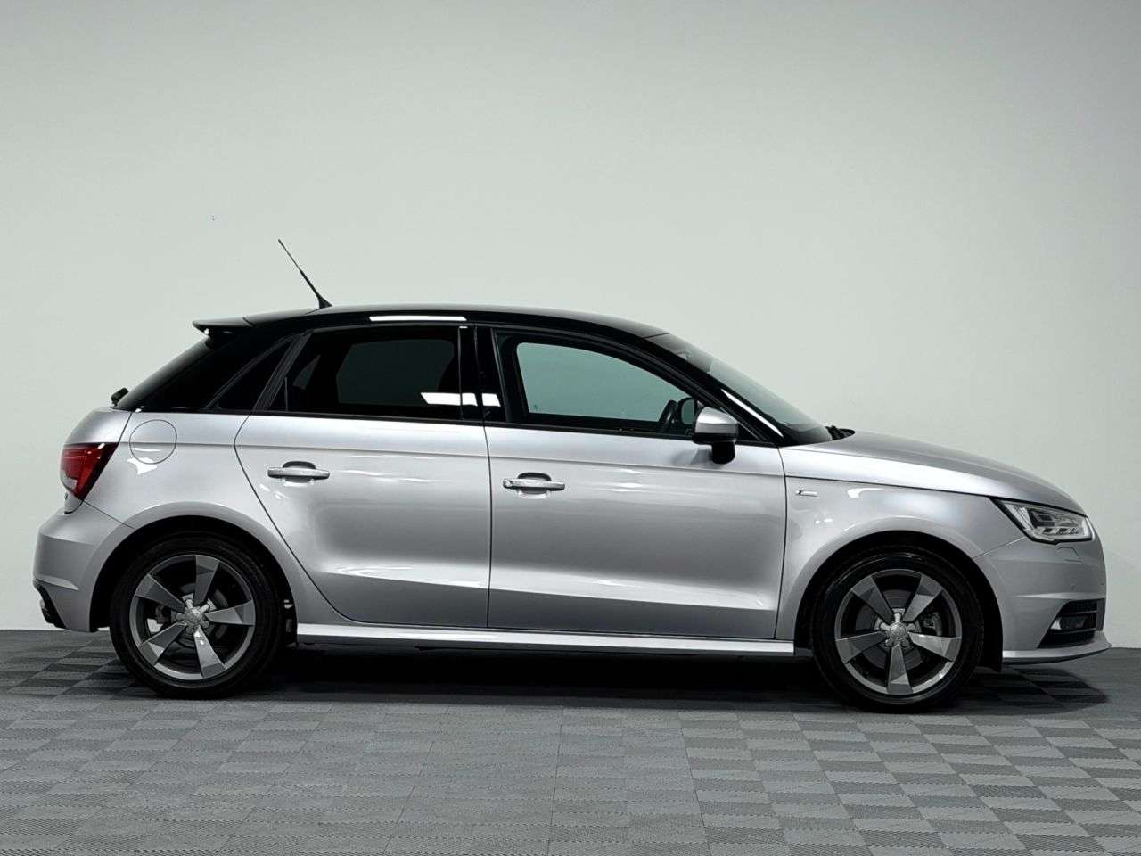 2017 AUDI A1 2017 AUDI A1