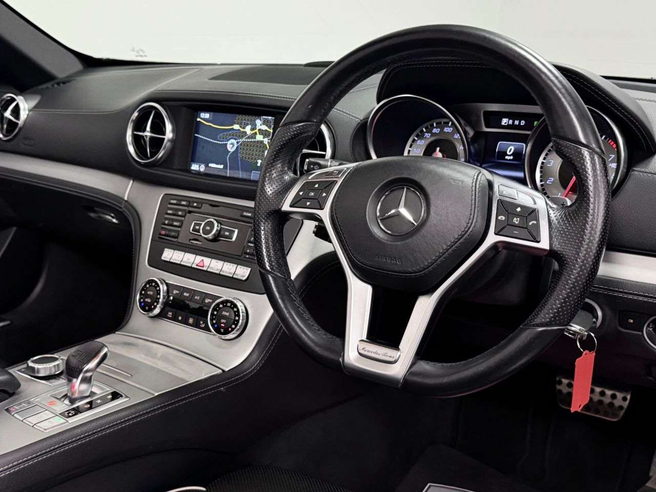 A 2013 MERCEDES-BENZ SL SL350 Convertible 3.5 V6 Auto ( 306 bhp ) A 2013 MERCEDES-BENZ SL SL350 Convertible 3.5 V6 Auto ( 306 bhp )