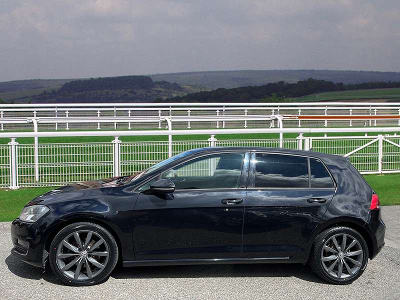 A 2014 VOLKSWAGEN GOLF GT TDI BLUEMOTION TECHNOLOGY A 2014 VOLKSWAGEN GOLF GT TDI BLUEMOTION TECHNOLOGY