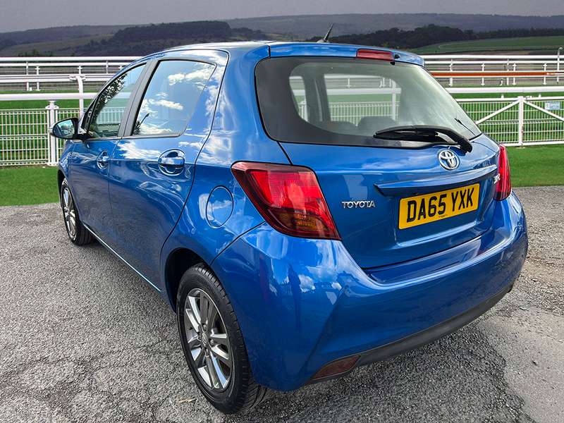 A 2015 TOYOTA YARIS VVT-I ICON A 2015 TOYOTA YARIS VVT-I ICON