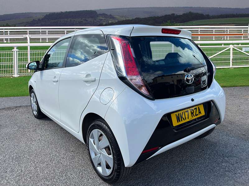 A 2017 TOYOTA AYGO VVT-I X-PLAY A 2017 TOYOTA AYGO VVT-I X-PLAY