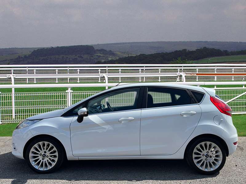A 2012 FORD FIESTA TITANIUM A 2012 FORD FIESTA TITANIUM