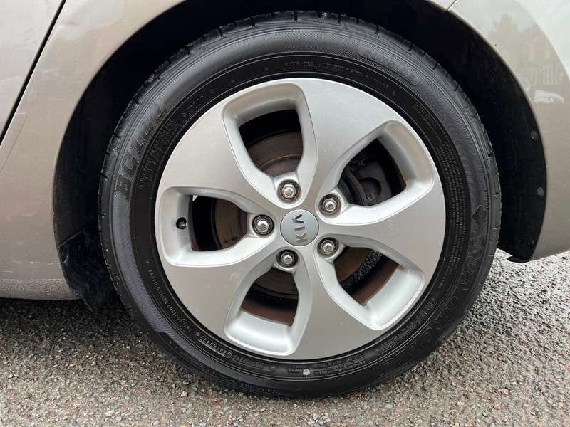 2014 KIA CARENS 2014 KIA CARENS