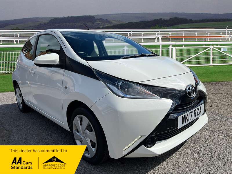 A 2017 TOYOTA AYGO VVT-I X-PLAY A 2017 TOYOTA AYGO VVT-I X-PLAY