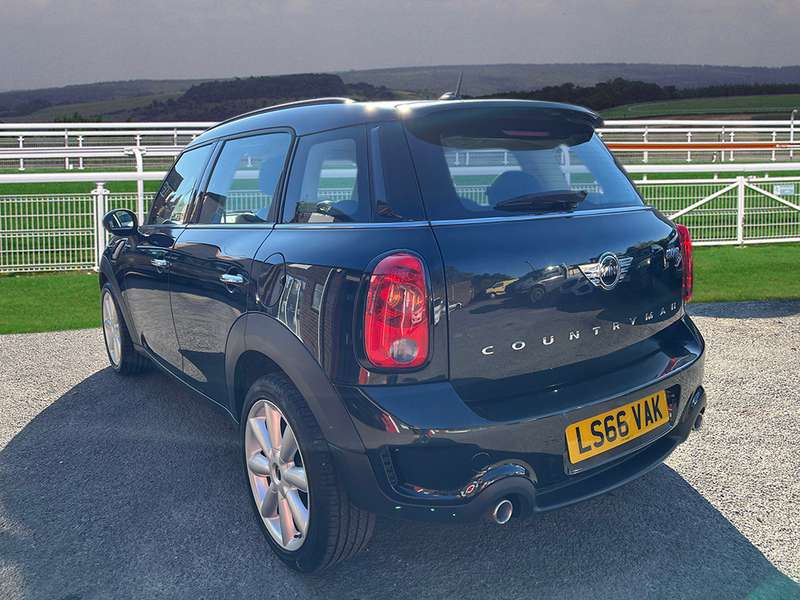 A 2016 MINI COUNTRYMAN COOPER SD A 2016 MINI COUNTRYMAN COOPER SD