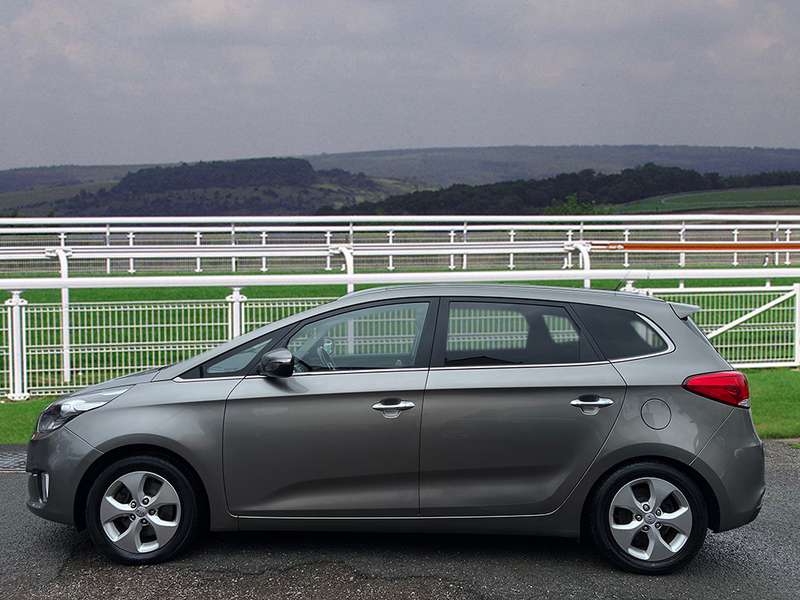 A 2014 KIA CARENS 2 CRDI A 2014 KIA CARENS 2 CRDI