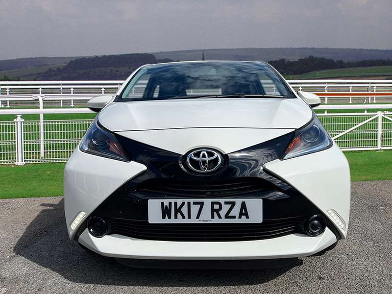 A 2017 TOYOTA AYGO VVT-I X-PLAY A 2017 TOYOTA AYGO VVT-I X-PLAY