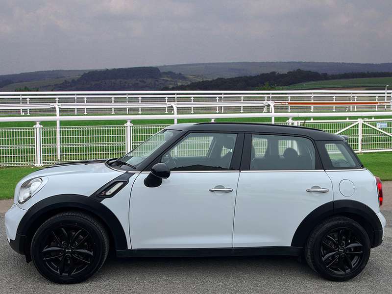 A 2014 MINI COUNTRYMAN COOPER SD A 2014 MINI COUNTRYMAN COOPER SD