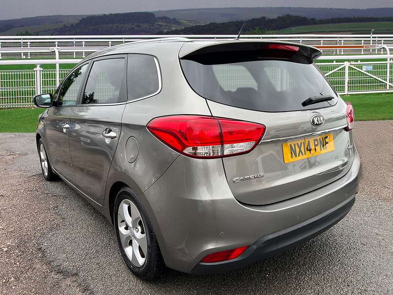 A 2014 KIA CARENS 2 CRDI A 2014 KIA CARENS 2 CRDI
