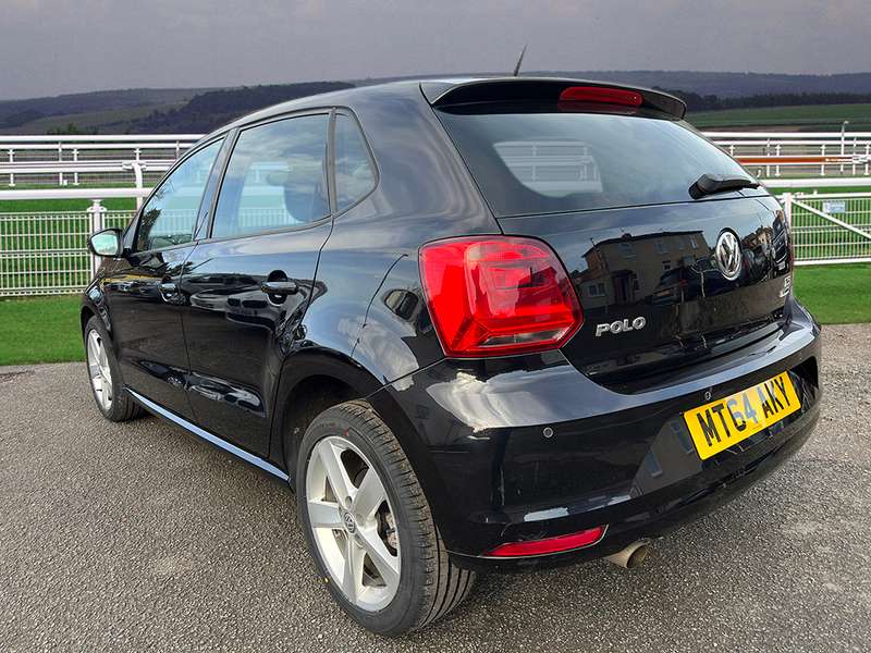 A 2014 VOLKSWAGEN POLO SEL TSI A 2014 VOLKSWAGEN POLO SEL TSI